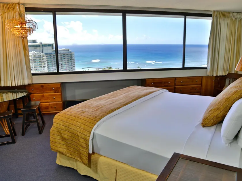 Marina Tower Waikiki - Image 1