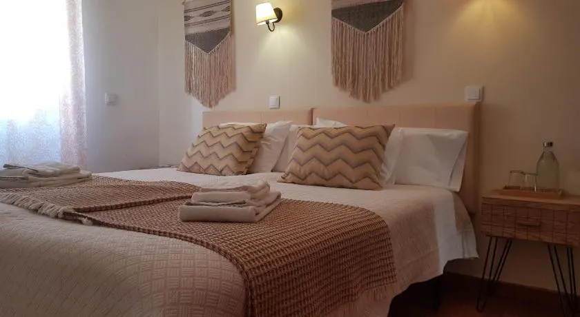 Quartos Abelha - Image 1