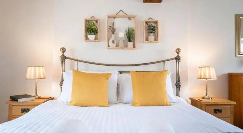 Diston's Lane - Beautiful 2BD Home, Perfect For Family Retreat! - Image 1