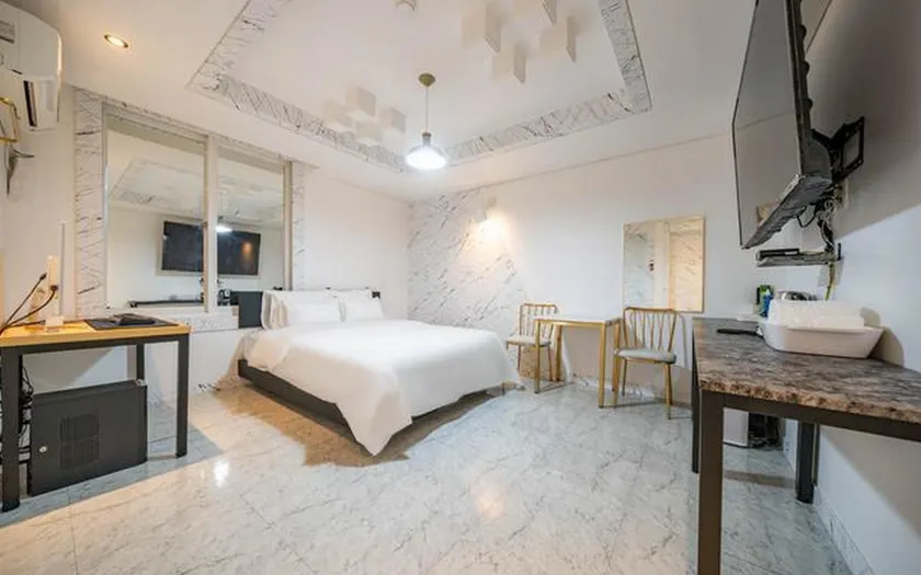 Iksan Twins Hotel - Image 1