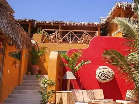 Casa de Playa Bungalows & Restaurant - Image 1
