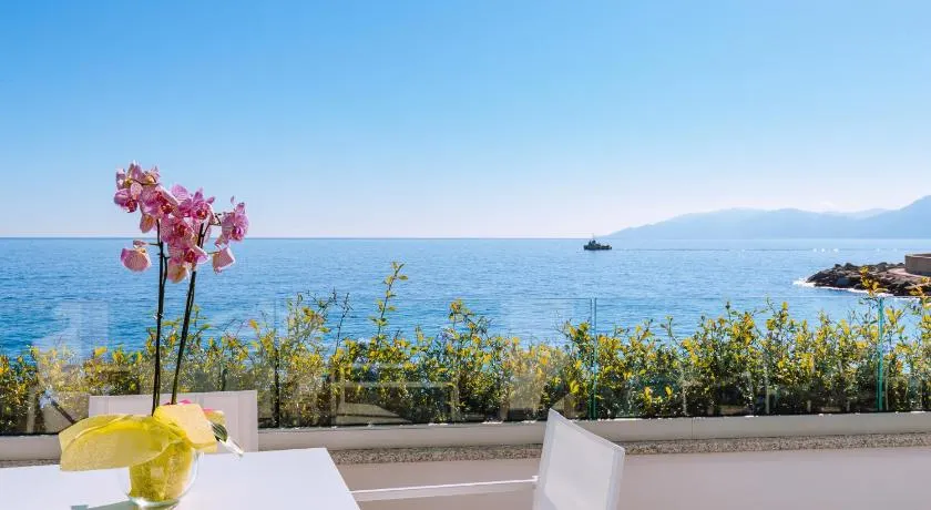 Hotel Caramare - Image 1