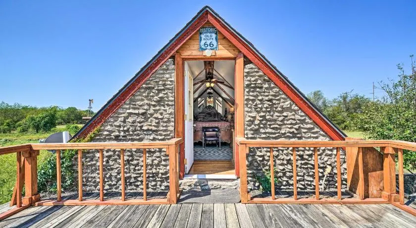 'The Rockhouse Cottage' with Deck on Tulsa Farm! - Image 1