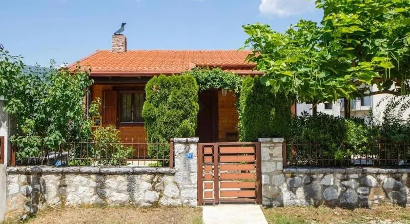 WOODEN HOUSE IN IOANNINA - Image 1