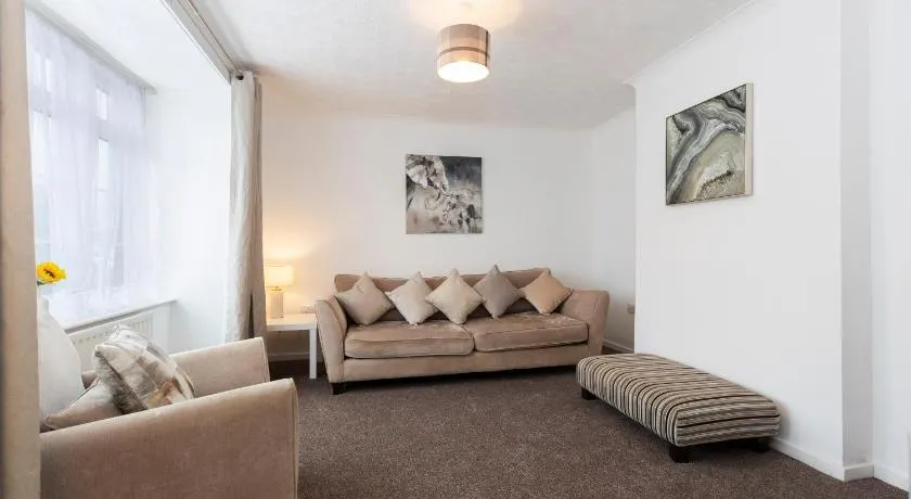 Lincoln Grove - Image 1