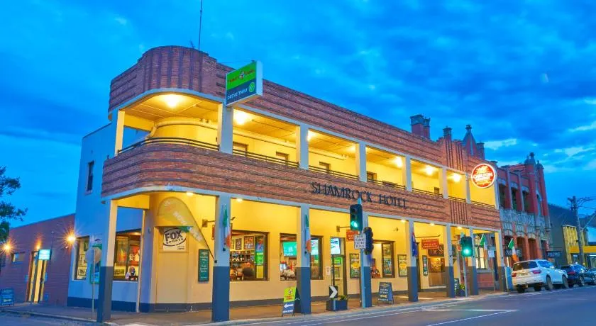 Shamrock Hotel Kyneton - Image 1