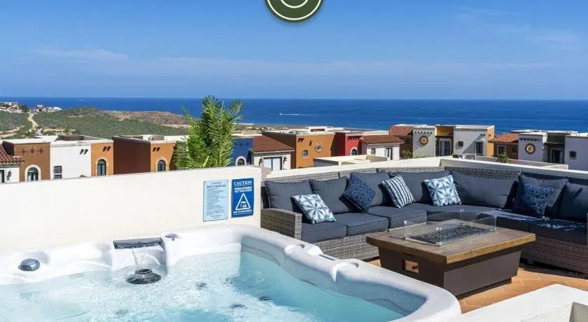 Luxury House with Ocean View - Image 1