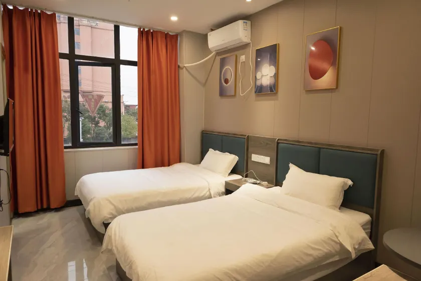 Yijia Business Hotel - Image 1