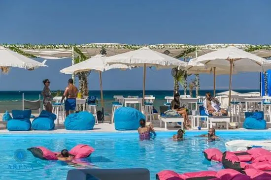 SELENA BAY Luxury Suite beach front hurghada Arena Bar & restaurant سويت فاخر سيلينا باى - Image 1