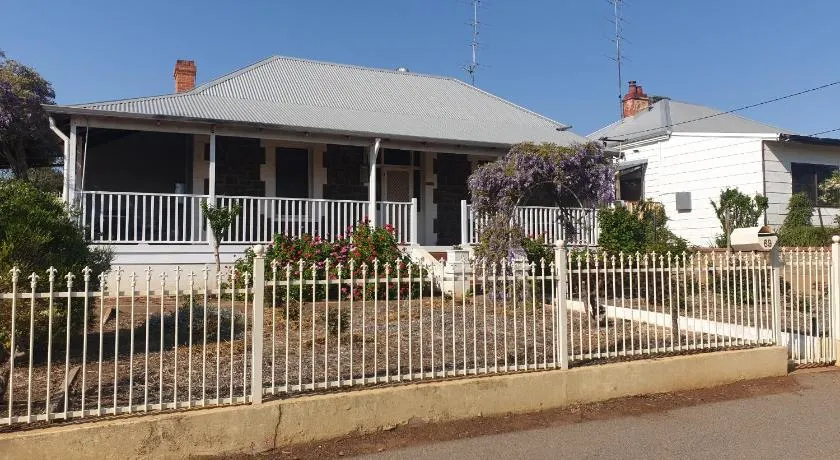 Roseneath Cottage - Image 1