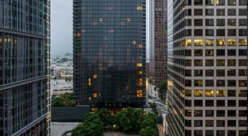 Sky High at Beaudry 2 Bed Apt WITH FREE PARKING - Image 1