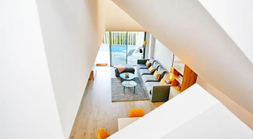 Designhus med privat pool, precis vid golfbanan - Image 1