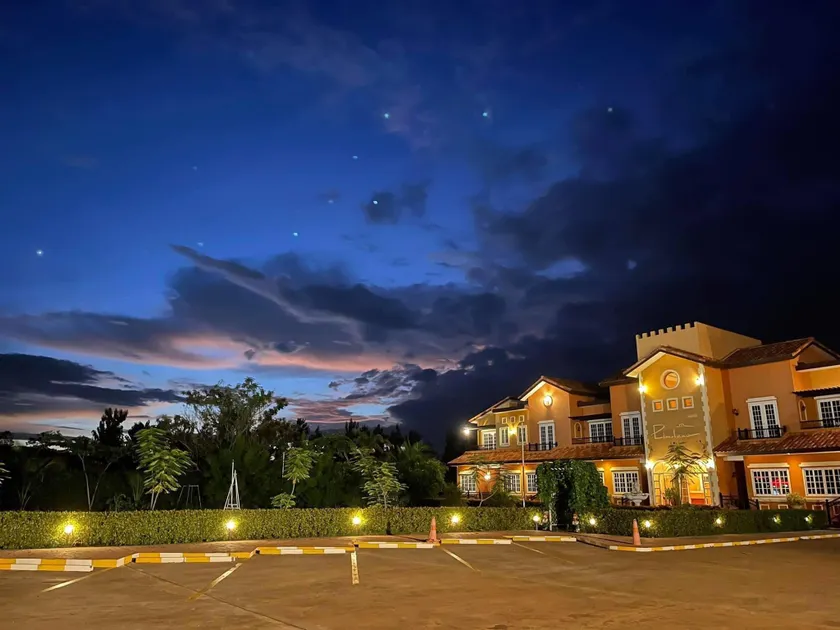 PIMULANO HOTEL - Image 1