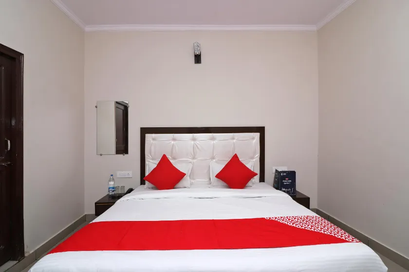 OYO Flagship 13928 Saksham Hotel - Image 1