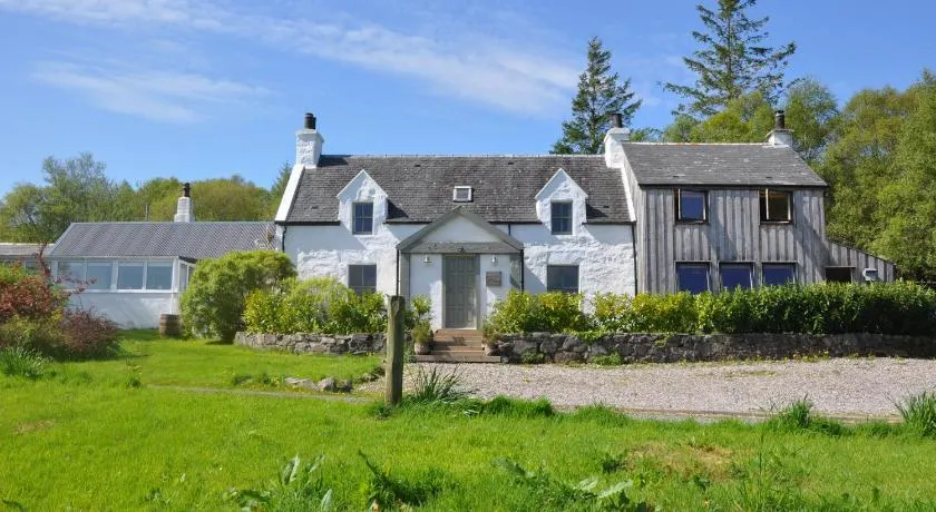 Old Kyle Farm - Stunning Views - 2 mins from Skye Bridge - Image 1