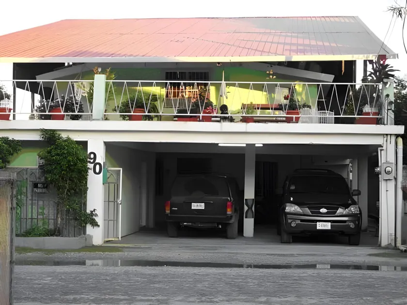 The Red Hut Inn - Image 1