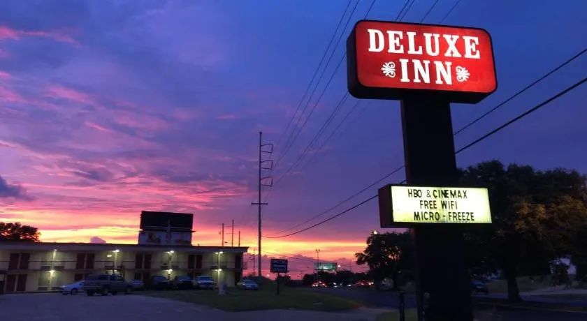 Deluxe Inn - Image 1