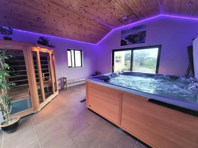 Donegal Cottage with Luxury Hot Tub - Image 1