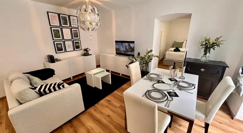 White Oak Room - Image 1