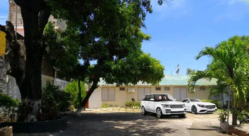 Tropical Haven in Discovery Bay - 6 Bedroom Villa - Image 1