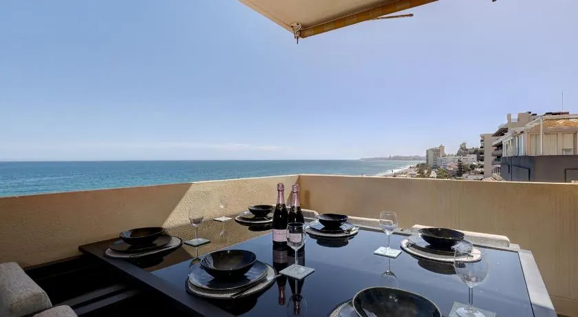 Front Row Penthouse Apartment on Carvajal Beach - Image 1