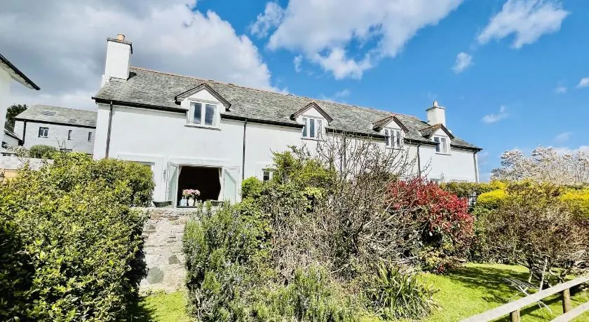 Orchard Cottage - Walking distance of the river, charming sunny patio, quiet location - Image 1