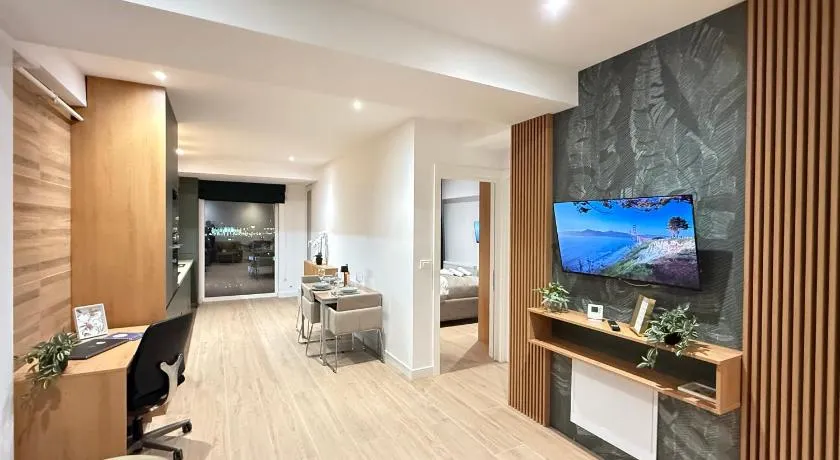 Cozy Premium One-Bedroom Apartments in the Center of Suceava - Image 1