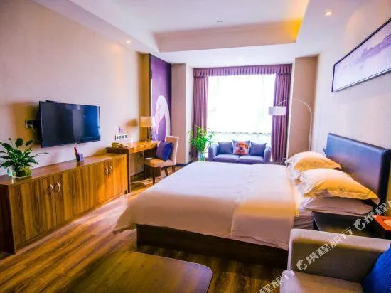 Platinum Celebrity Hotel - Image 1