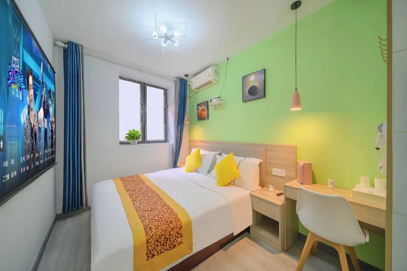 Huanghan Holiday Hotel (Jianghan Road Pedestrian Street Branch) - Image 1