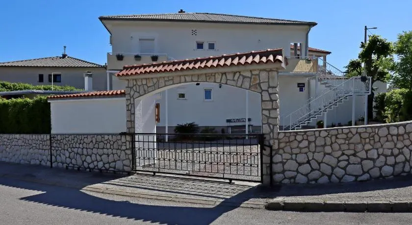 Rooms with a parking space Novi Vinodolski - 21509 - Image 1