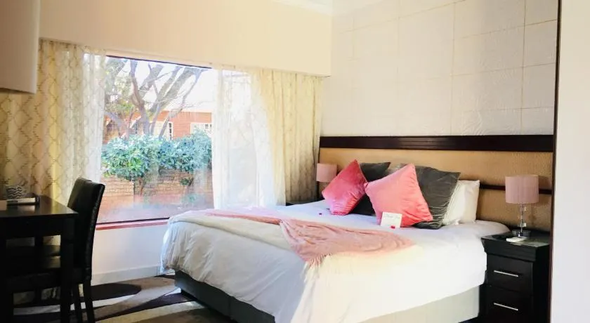 Riverton Manor - Image 1