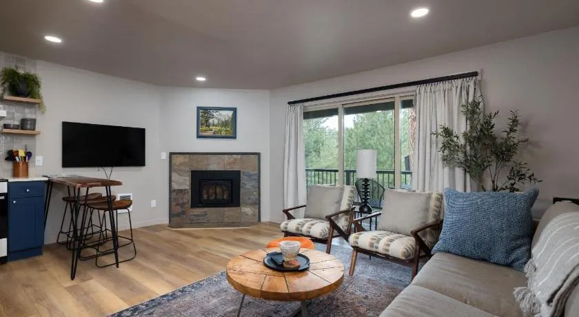 Alpenglow Haus- Stay for 4 - Image 1