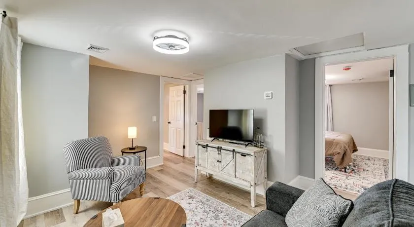 2 Mi to Uptown: Centrally Located Kingston Apt! - Image 1