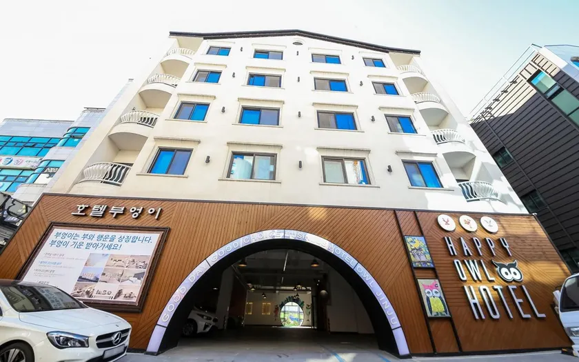 Jinju Hotel Owl - Image 1