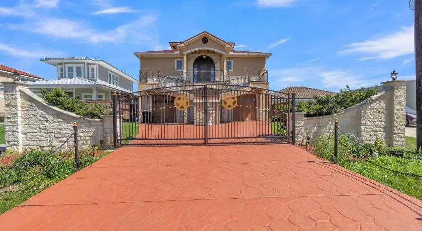 Charming 2 Story Retreat home - Image 1