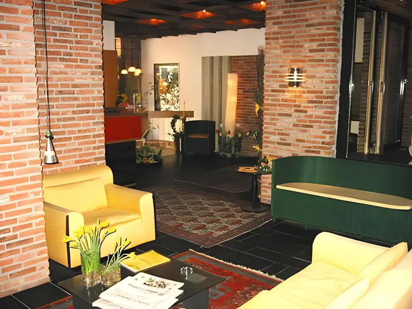 Hotel Central - Image 1