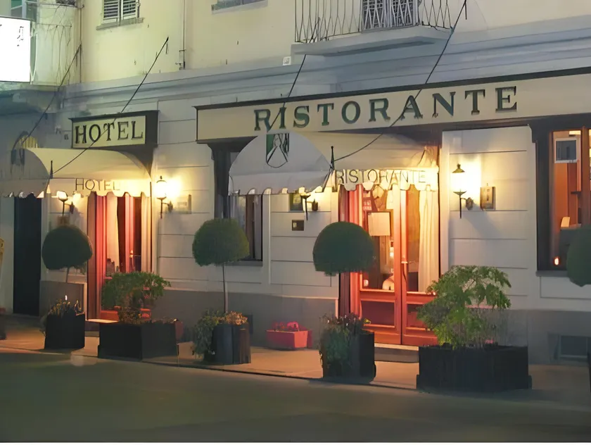 Hotel Regina - Image 1