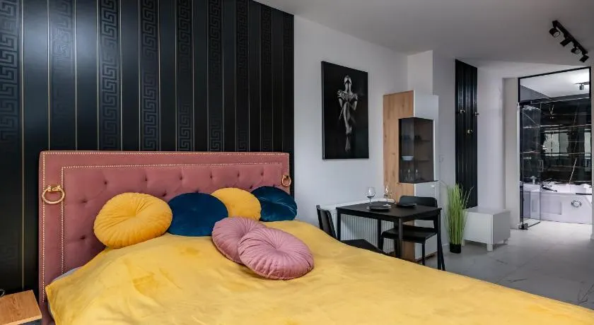 LoveRoom Panorama Park Jacuzzi - Image 1
