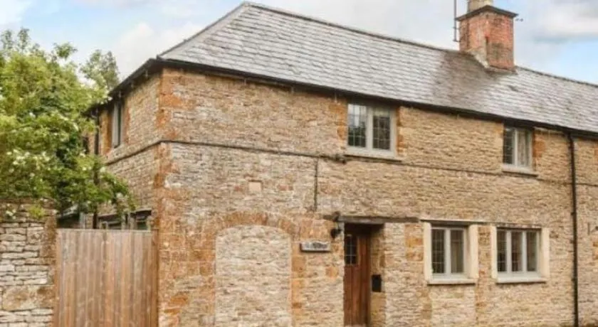 18th Cent Cottage - 5min drive Soho Farmhouse - Image 1