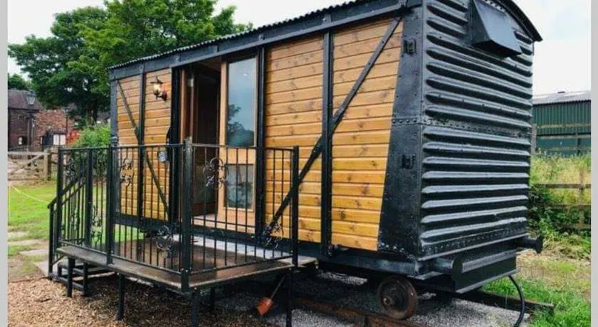 Malthouse Farm Cottage Carriage - Image 1