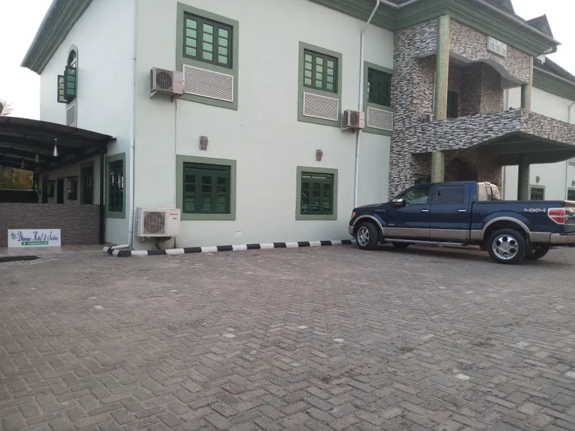 Dionzec Hotel & Suites - Image 1