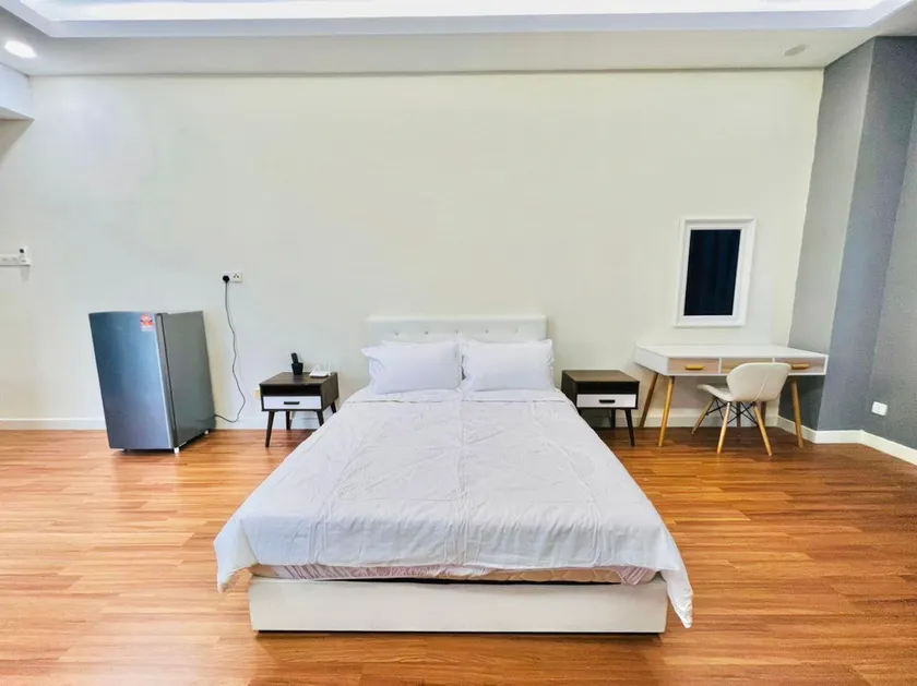 Romantic Homestay at Champs Elysees for Couple - Image 1