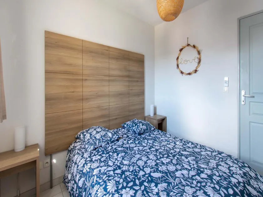 Modern Seaside Apartment - Image 1