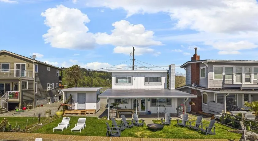 New DRIFTWOOD SHORES ROAD HOUSE CAMANO - Image 1