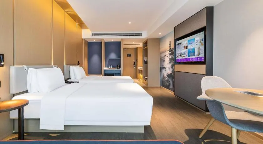 Mercure Zhuhai Lovers Road Beach Swimming Pool - Image 1