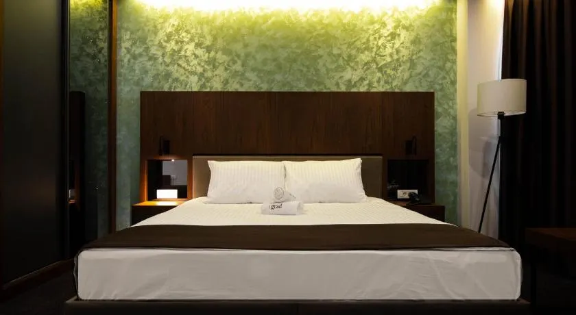 Hotel Bograd - Apartments & Lounge Station - Image 1