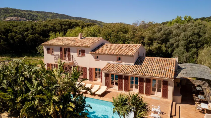 Exceptional villa with a pool near saint tropez - Image 1