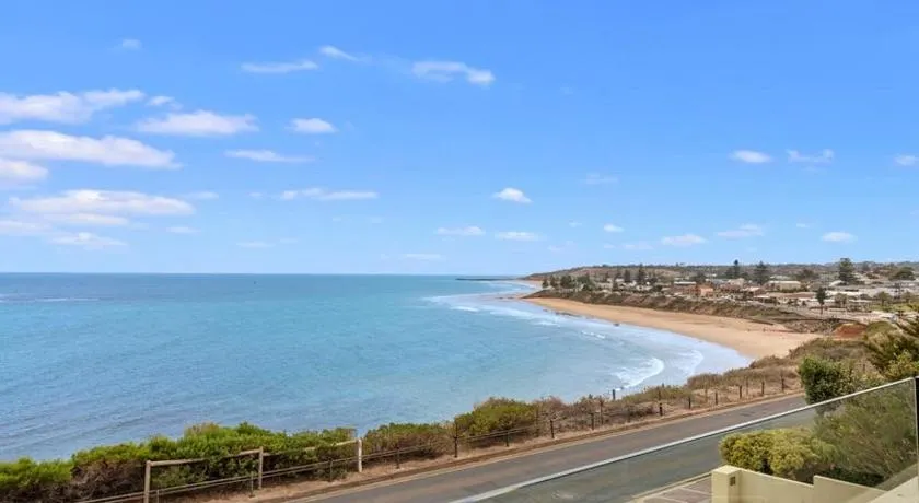 Beach&Winery Retreat with Premium King, 2Queen, 5BR 2Bath, Netflix, sleeps 12, Max 13,sofa bed upon request with extra fee - Image 1