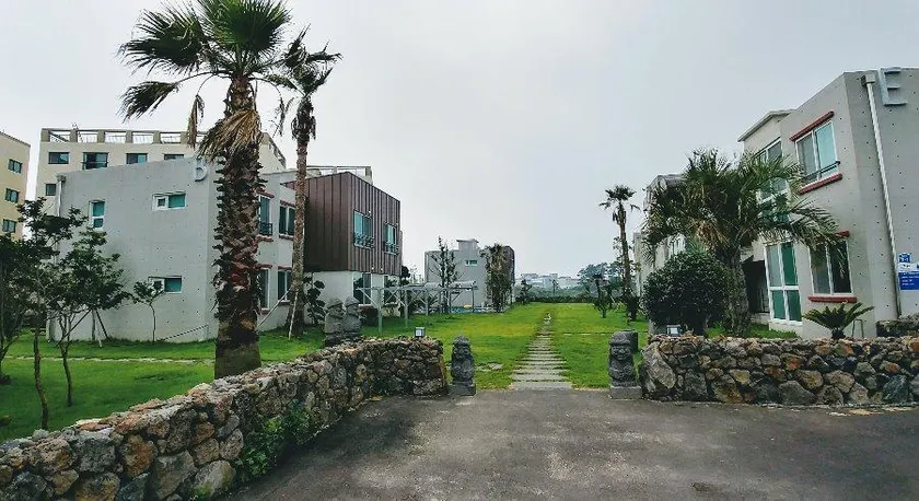 Jeju Jukwang Resort - Image 1
