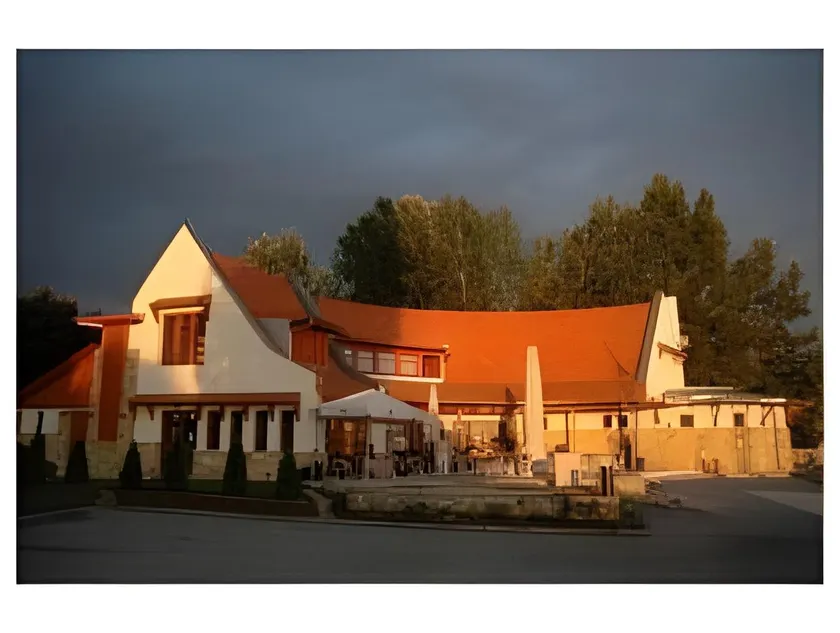 Balatonfői Yacht Club - Image 1